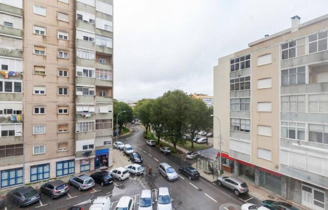 Beautiful 1 Bedroom Apartment Near Benfica リスボン エクステリア 写真