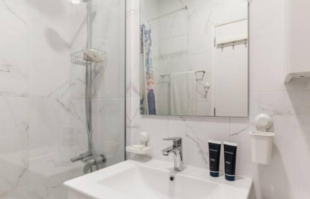 Beautiful 1 Bedroom Apartment Near Benfica リスボン エクステリア 写真