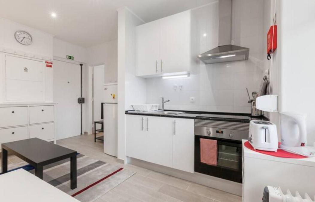 Beautiful 1 Bedroom Apartment Near Benfica リスボン エクステリア 写真