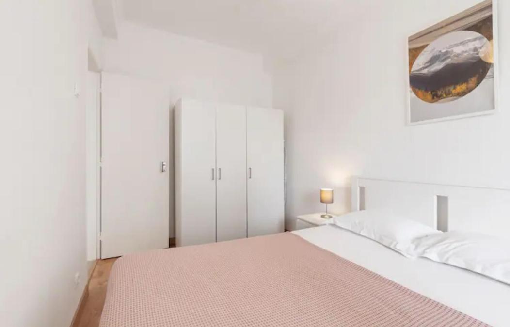 Beautiful 1 Bedroom Apartment Near Benfica リスボン エクステリア 写真