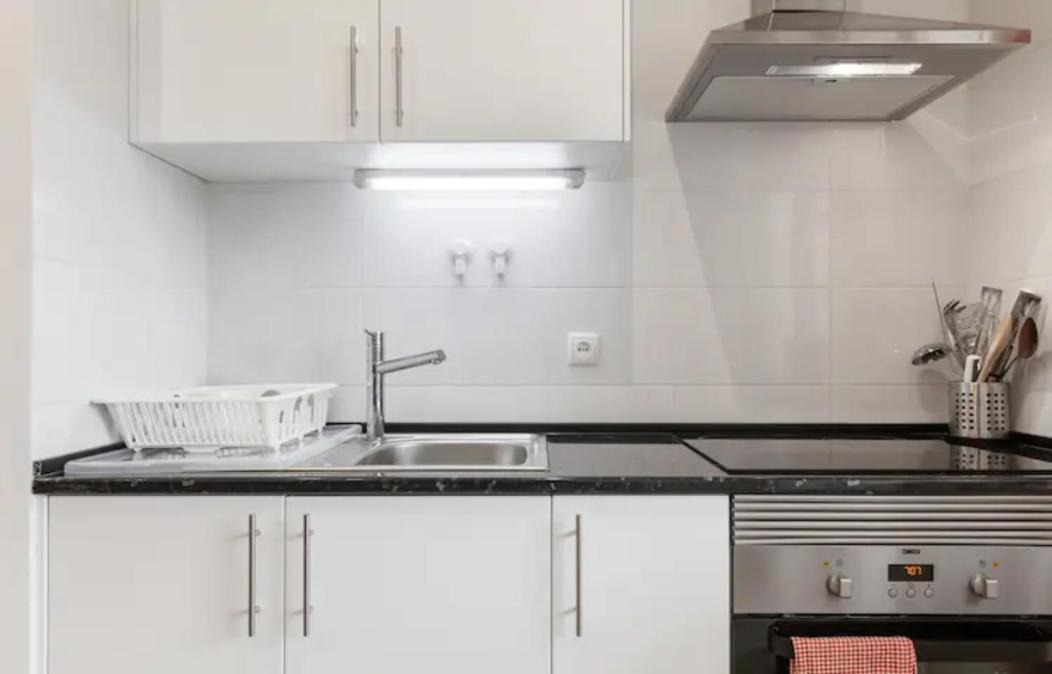 Beautiful 1 Bedroom Apartment Near Benfica リスボン エクステリア 写真