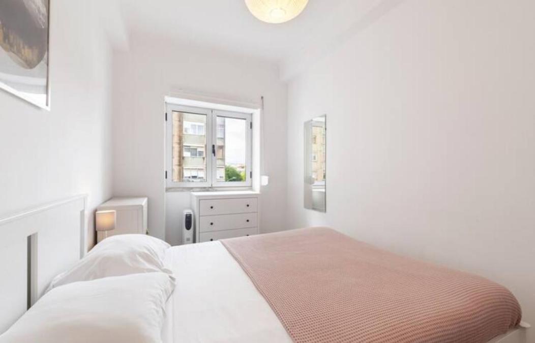 Beautiful 1 Bedroom Apartment Near Benfica リスボン エクステリア 写真